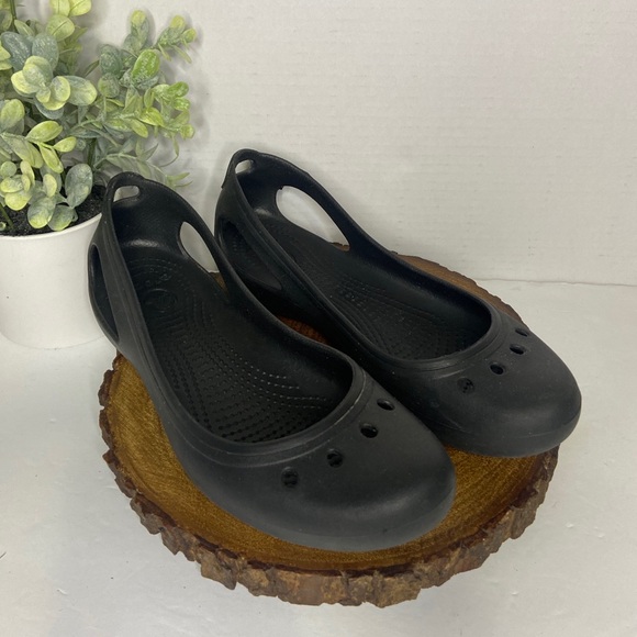 Women's Crocs Kadee Black Ballet Flats Shoes Comfort Slip Ons Size 9 - Picture 2 of 7